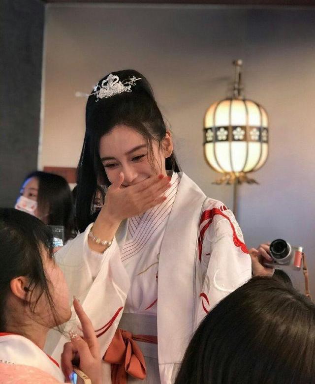 Angelababy汉服宠粉不一般
