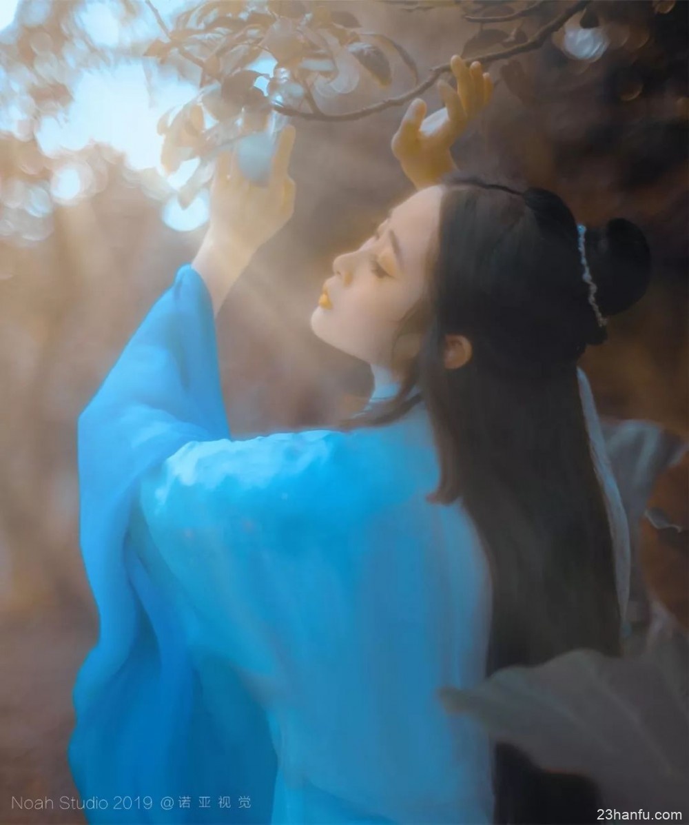 【汉服摄影】森林里一抹蓝色忧郁
