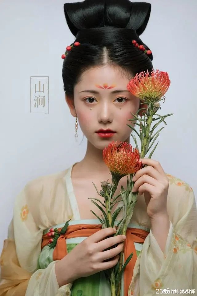 朋友,一起来看美丽的汉服吗
