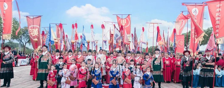 成都汉服秀上“仙女落泪”的90后火了。
