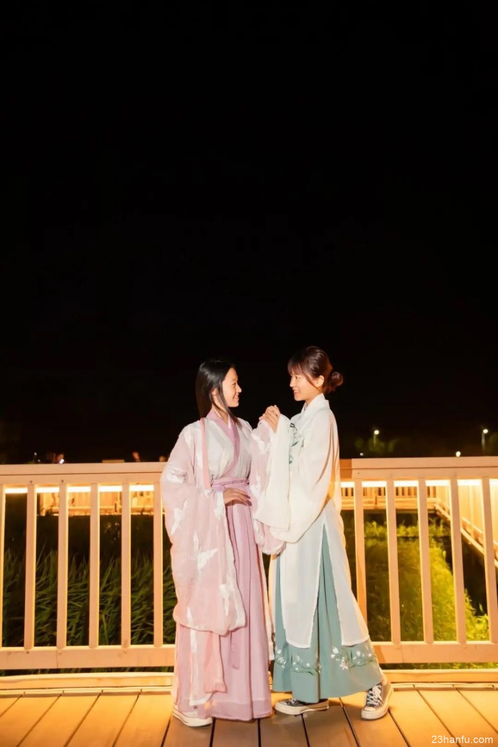 什么?在大理洱海边可以免费拍汉服写真?!—大理华裳古风摄影