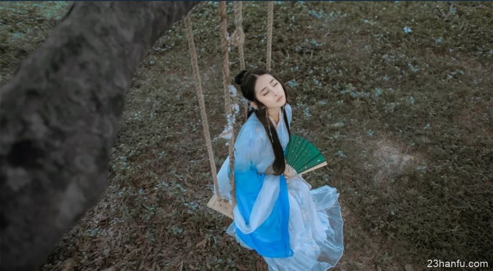 【汉服摄影】森林里一抹蓝色忧郁