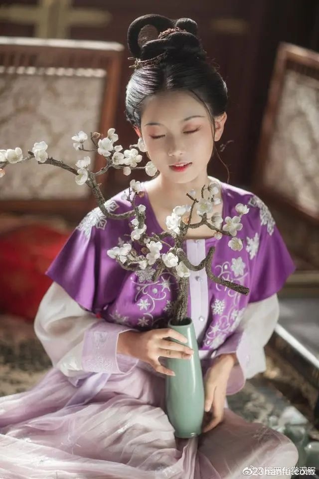 朋友,一起来看美丽的汉服吗