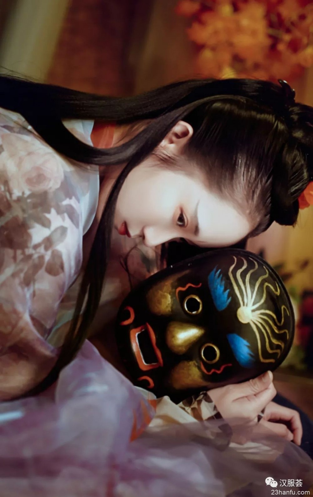 【汉服摄影】香残沈水缕烟轻，花影阑干人静