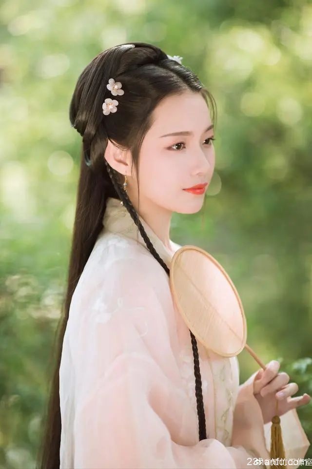 朋友,一起来看美丽的汉服吗