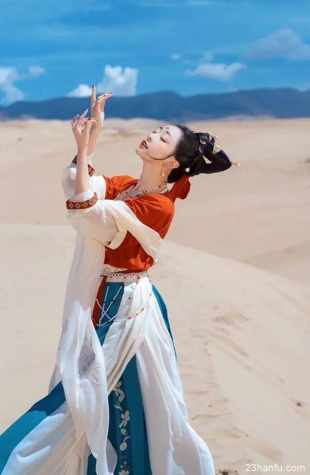 朋友,一起来看美丽的汉服吗