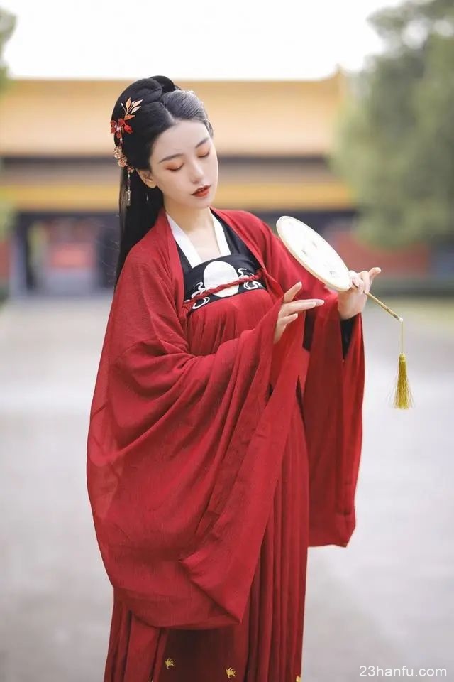 朋友,一起来看美丽的汉服吗