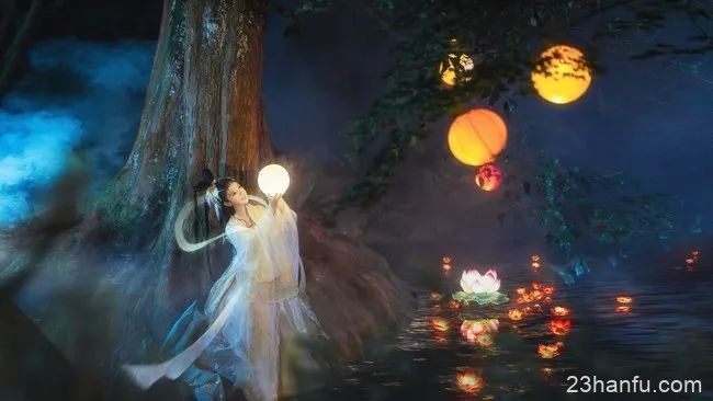 【汉服小仙女】一杆铁画银钩，落处却温柔