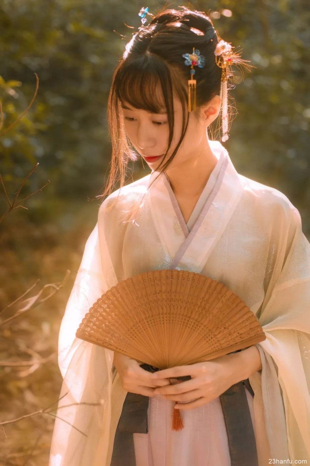 【汉服摄影】霁痕才着树，山意未离云