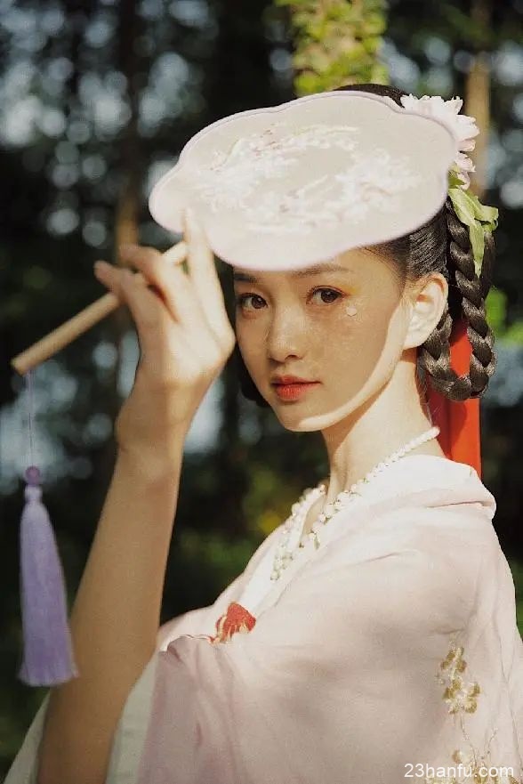 朋友,一起来看美丽的汉服吗