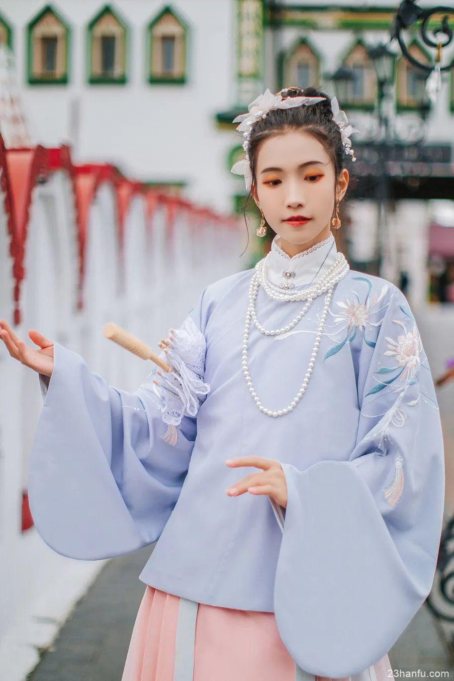 [汉服安利]你知道汉服如何与其他类型的衣服搭配吗？