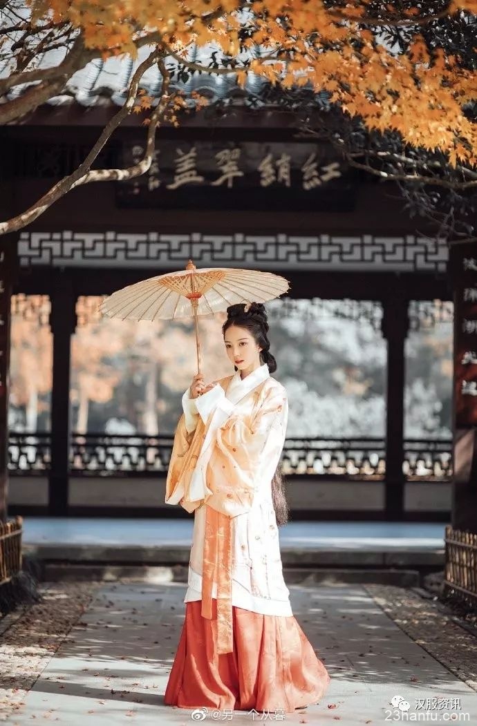 【汉服私影】满目秋光出门寻