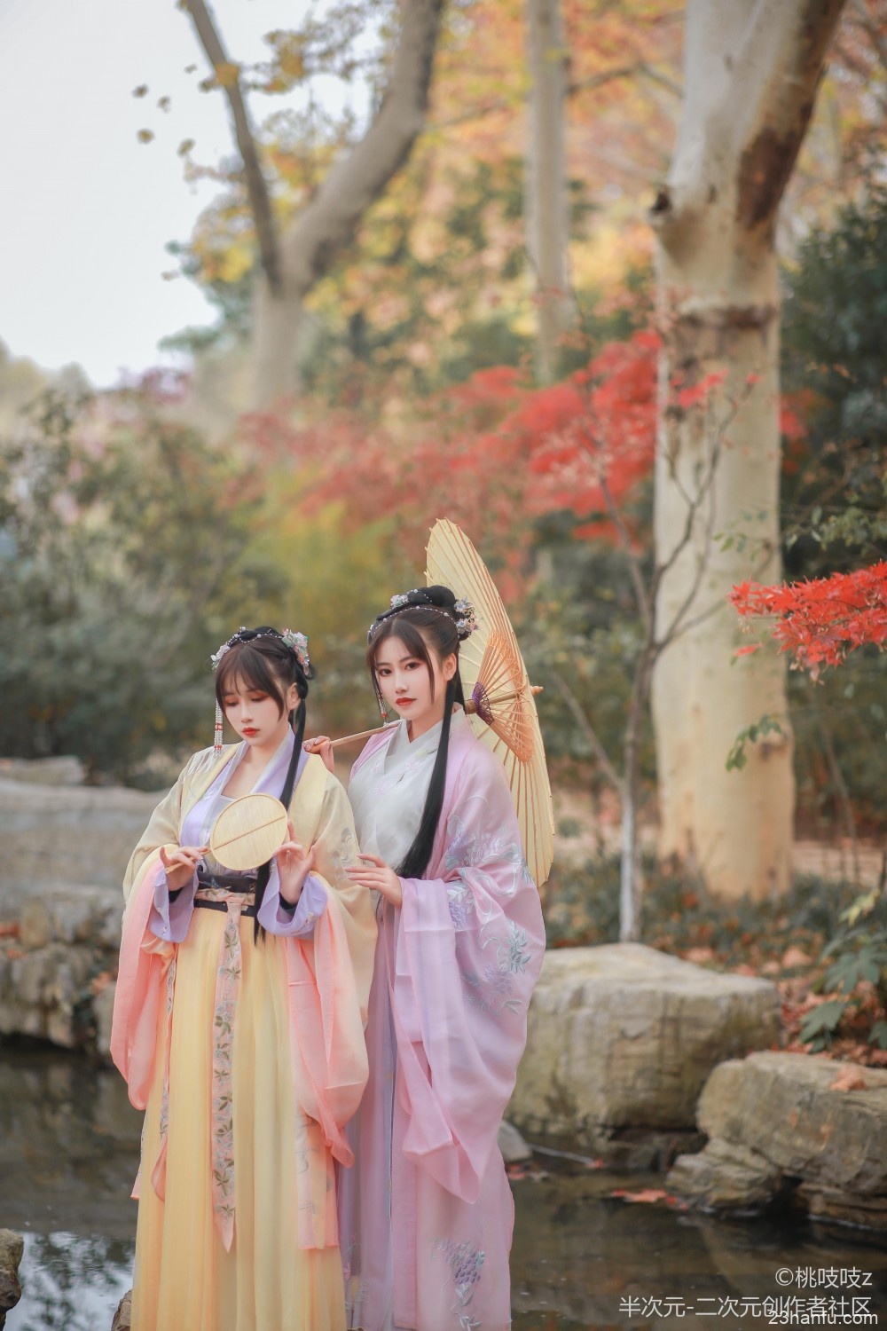 [美女]蒲扇油纸伞浓妆姐妹花紫粉色汉服交领襦裙