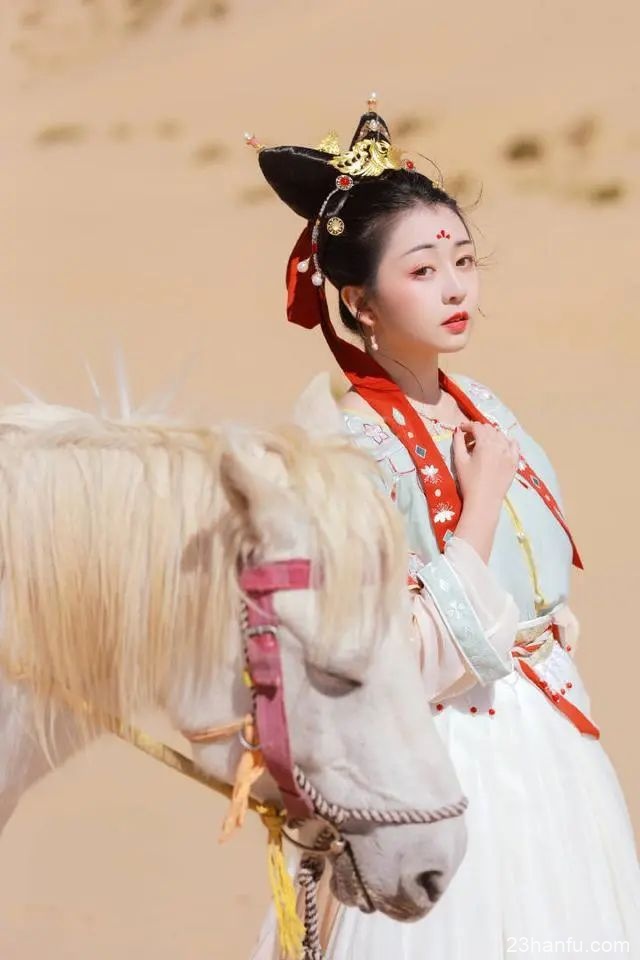 朋友,一起来看美丽的汉服吗