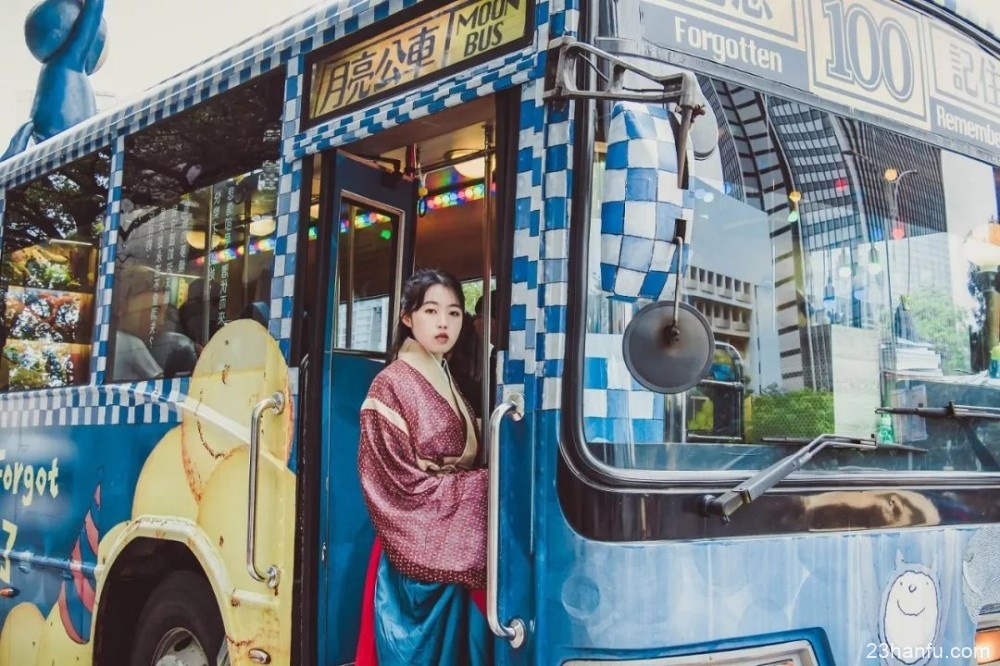 【汉服街拍】川流不息的街道，定格一方传统时尚美