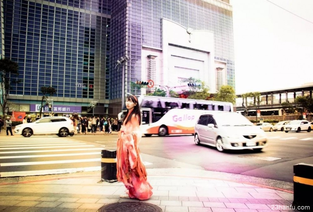 【汉服街拍】川流不息的街道，定格一方传统时尚美
