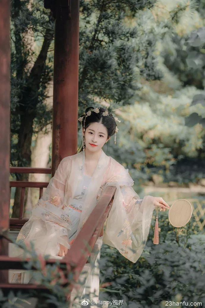 【汉服美图】玉楼春 • 小园