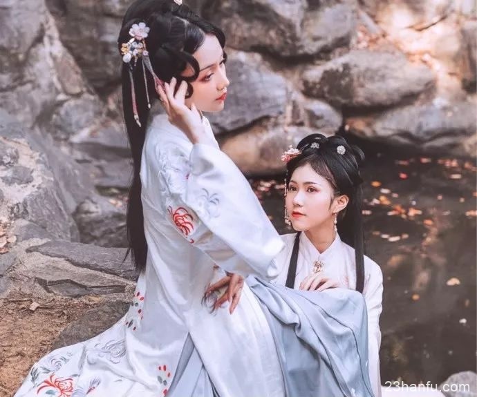 【汉服摄影】携闺蜜 着汉服 点缀杜鹃花海