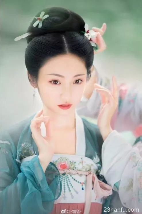 汉服是中华文化的代表性符号,值得我们正视她,弘扬她!