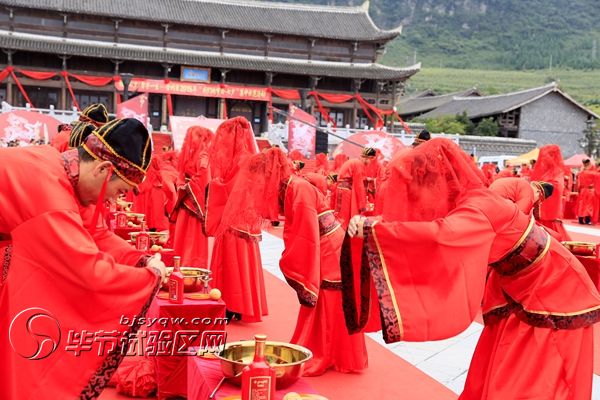 青岛图书馆举办汉服展 看看古人怎么穿