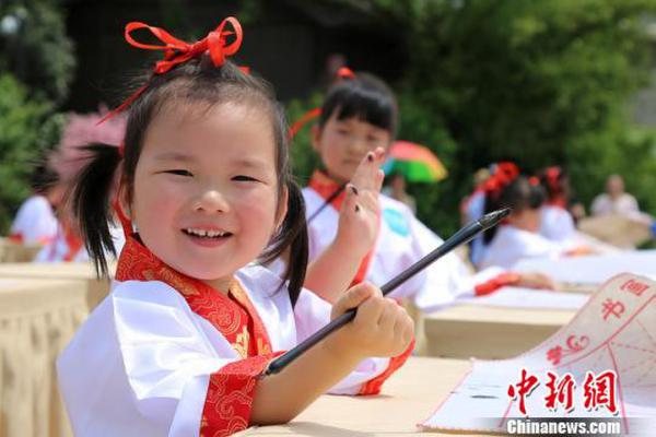 福州现首家汉文化生活馆 汉服为媒重拾中华传统文化