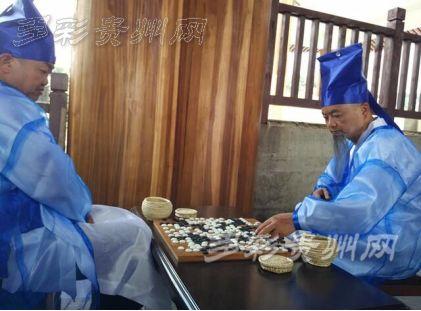 浙江奉化万亩桃花盛妆开 汉服少女寻香觅春踪