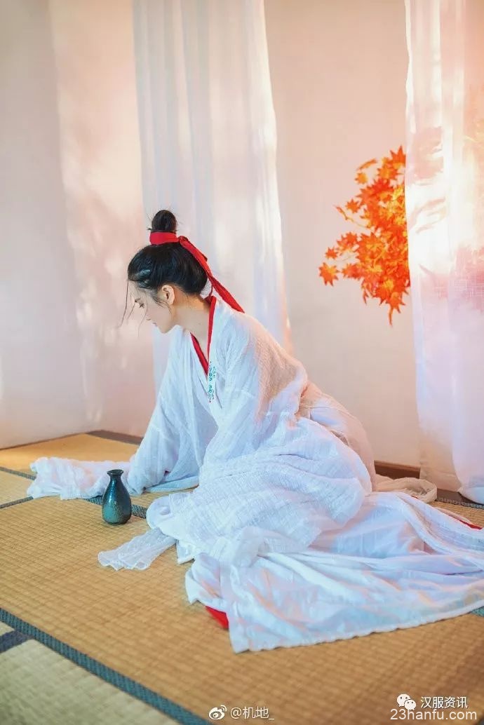 【汉服美图】好个霜天，闲却传杯手。