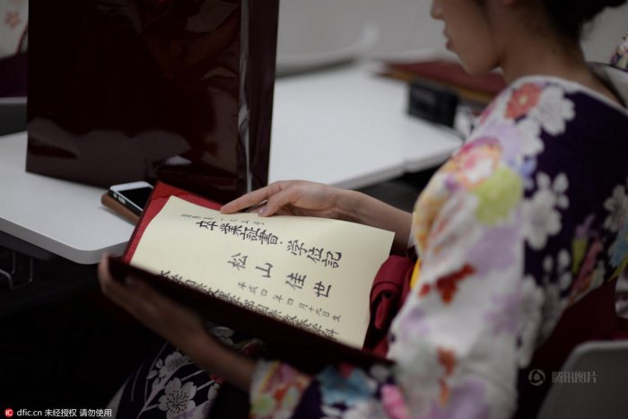 国人视角记录日本女子大学毕业式:中国留学生穿汉服
