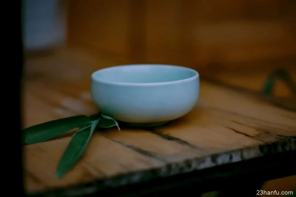 【汉服摄影】芍药如含笑,旖旎回廊曲。