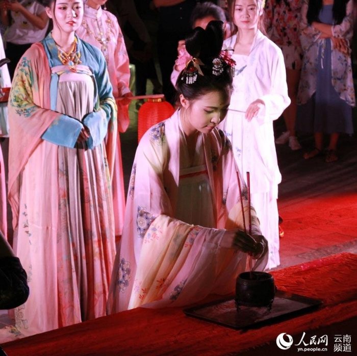 95后国风少女，弃教师职业追梦汉服