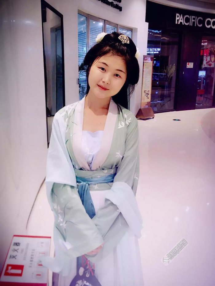 晋阳湖畔着汉服 50位“古典美女”感受“穿越”