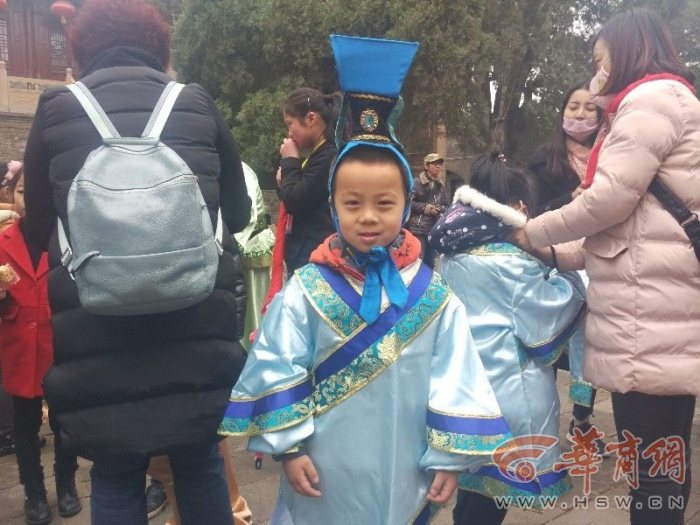穿汉服学礼仪 渭南百余名小学生参观仓颉庙感受传统文化