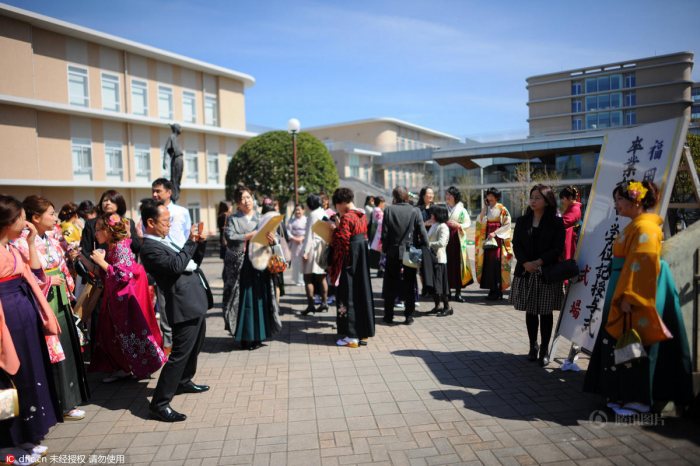 国人视角记录日本女子大学毕业式:中国留学生穿汉服