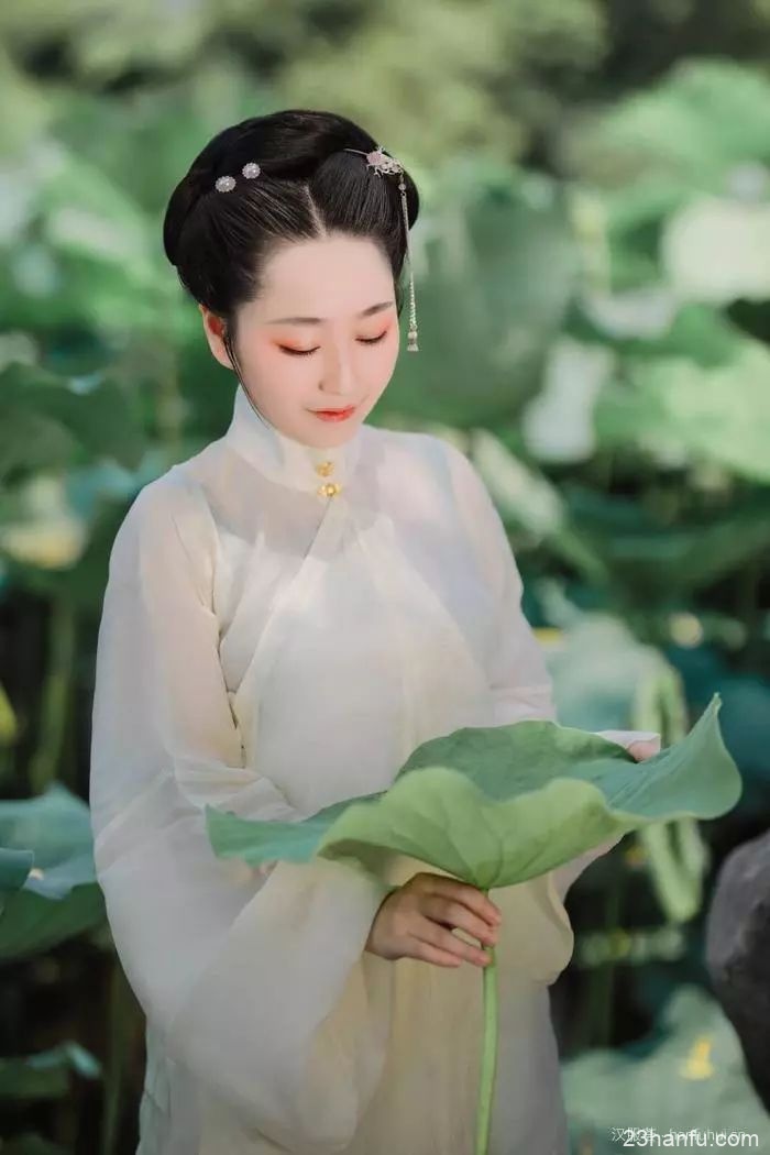 【汉服美景】心心莲莲,吹皱一池清梦