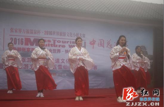 世界旅游文化小姐空降慈利五雷仙山 身着汉服挑战严寒走秀
