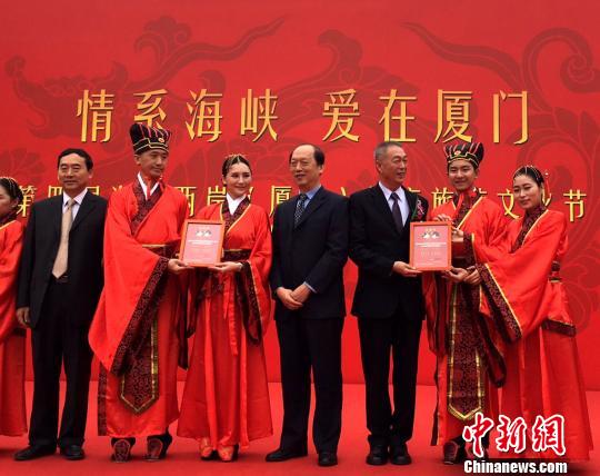 二月河：把华夏汉服社承载的文化传承下去