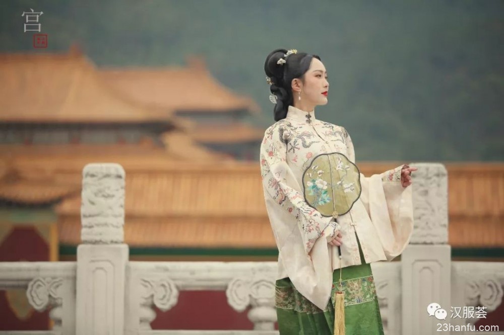 【汉服仕女】故宫往事凭谁问,无恙是朱颜