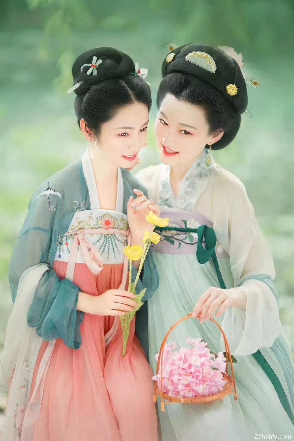 汉服是中华文化的代表性符号,值得我们正视她,弘扬她!