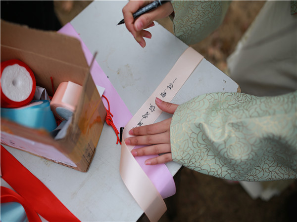 南师大女生节：青年学子身穿汉服祈福