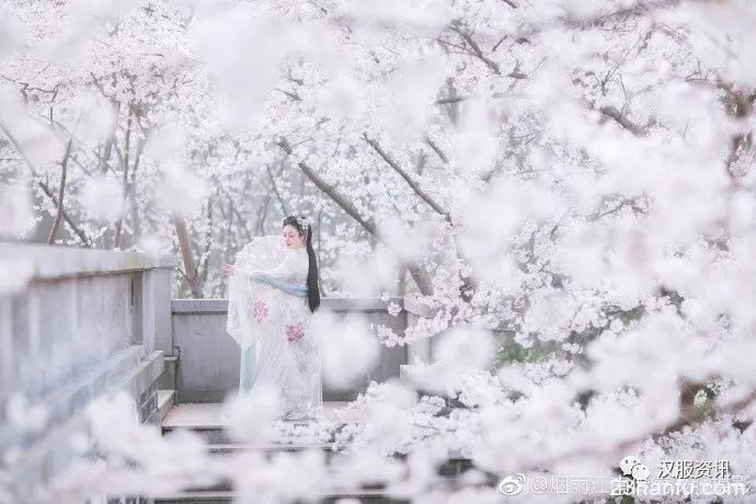 【汉服美图】苍山暮雪