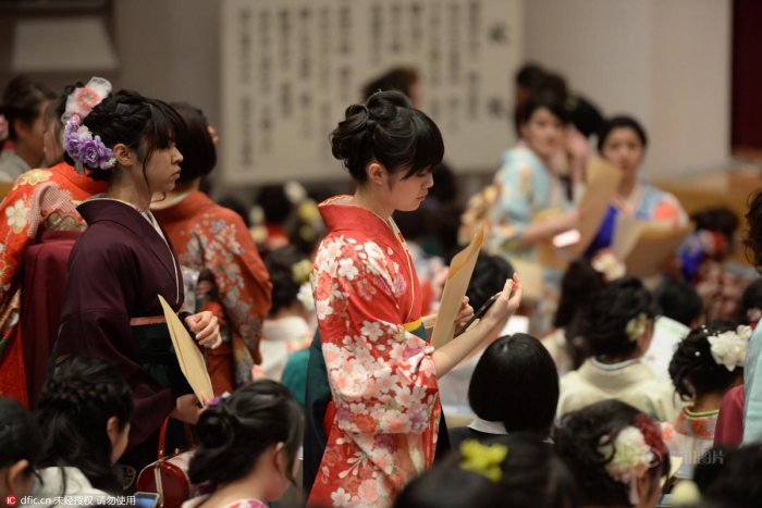 国人视角记录日本女子大学毕业式:中国留学生穿汉服