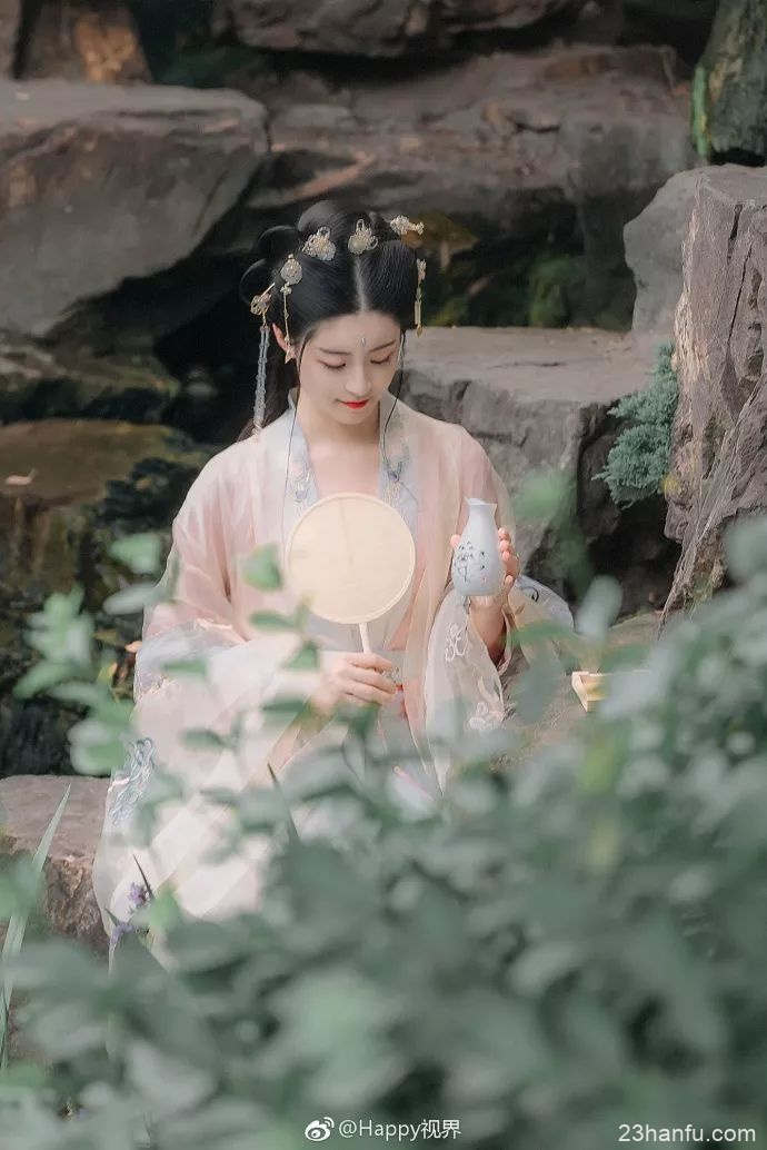 【汉服美图】玉楼春 • 小园