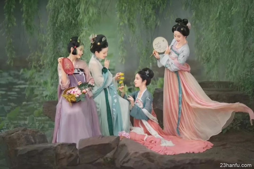 汉服是中华文化的代表性符号,值得我们正视她,弘扬她!