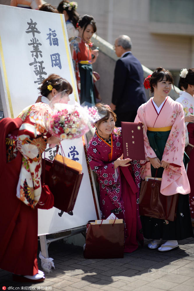 国人视角记录日本女子大学毕业式:中国留学生穿汉服