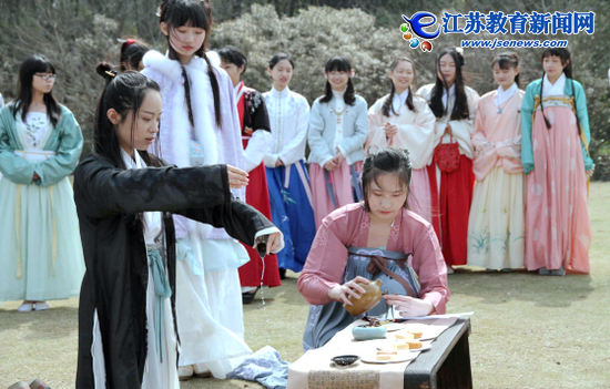 花神节南师大学生着汉服祭花神