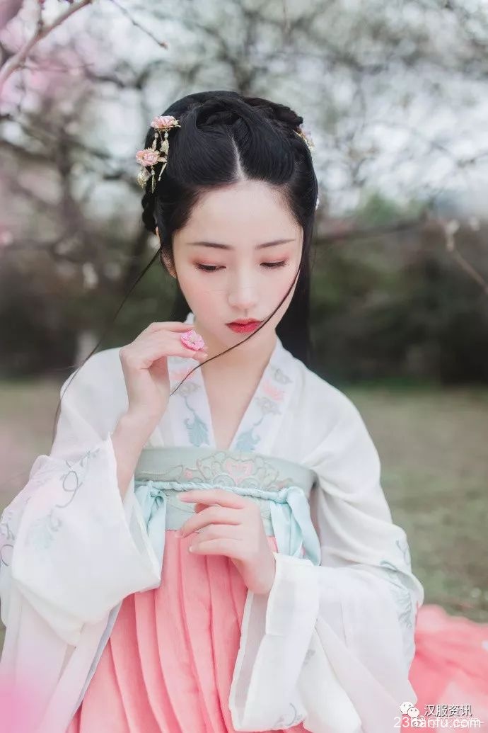 【汉服摄影】一場春夢日西斜