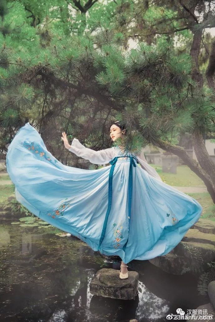 【汉服美图】浅草画蝶