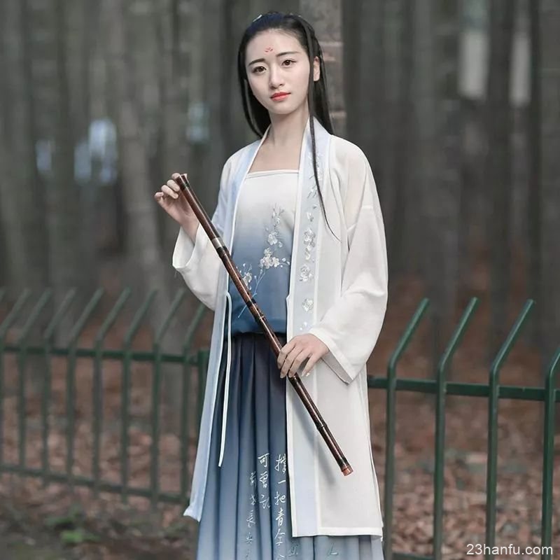 汉服是中华文化的代表性符号,值得我们正视她,弘扬她!