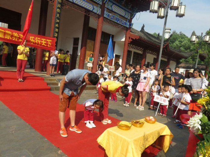 幼儿园着汉服行祭孔 传承国学文化