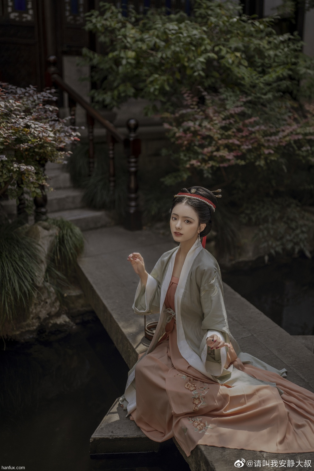 【汉服仕女】半面妆